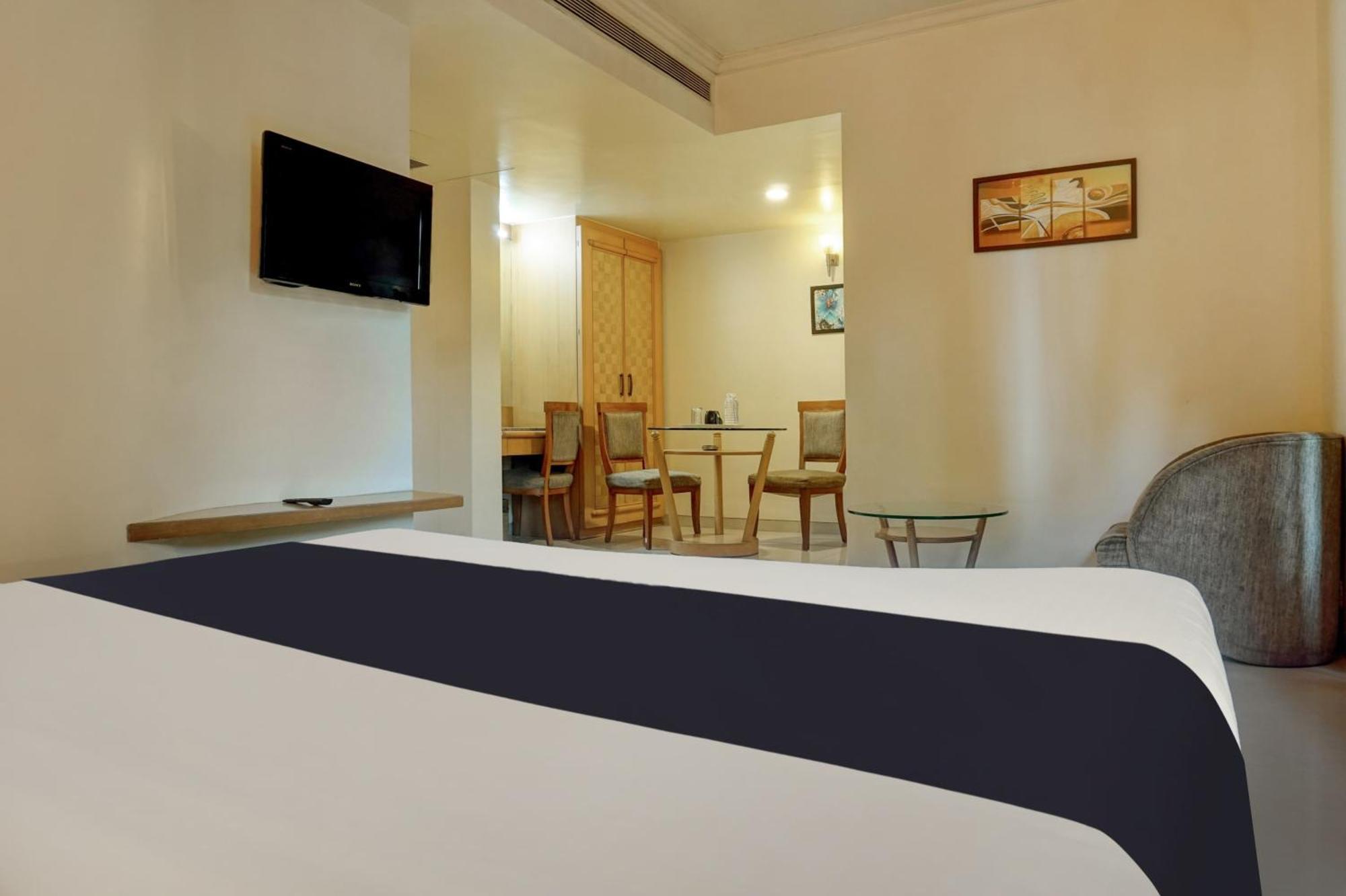 Townhouse Oak Orchard Hotel Pune Exterior photo