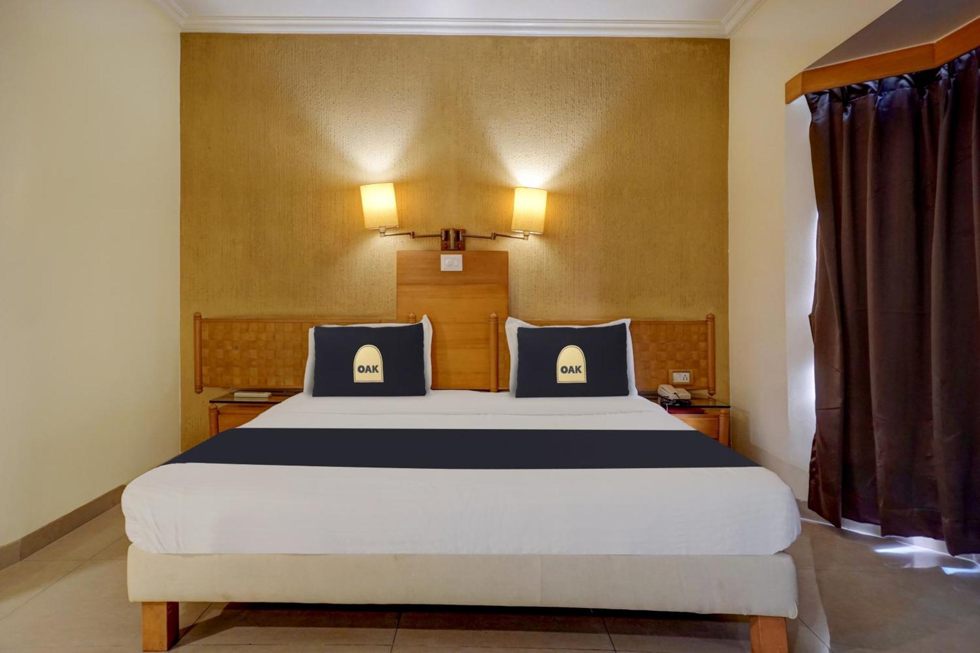Townhouse Oak Orchard Hotel Pune Exterior photo