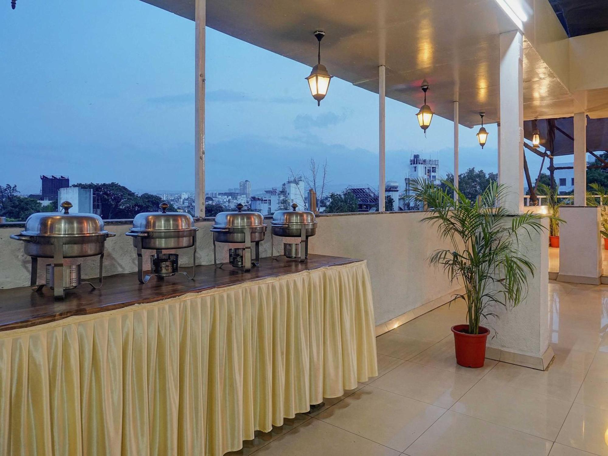 Townhouse Oak Orchard Hotel Pune Exterior photo