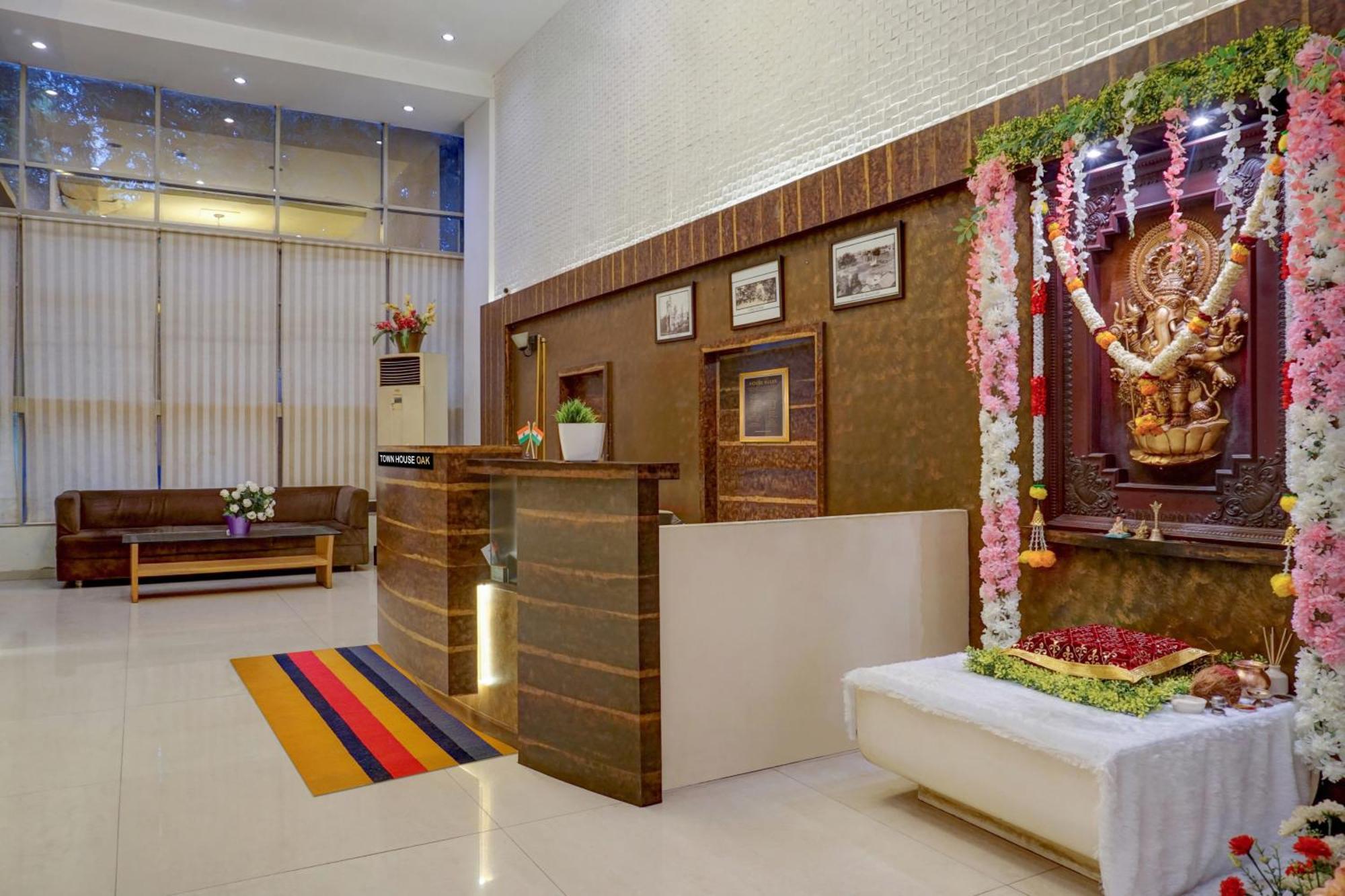 Townhouse Oak Orchard Hotel Pune Exterior photo