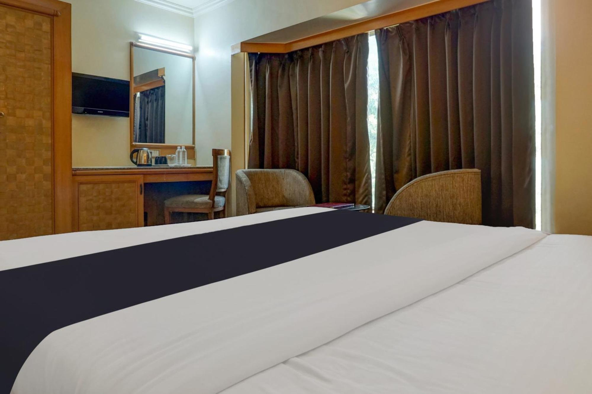 Townhouse Oak Orchard Hotel Pune Exterior photo
