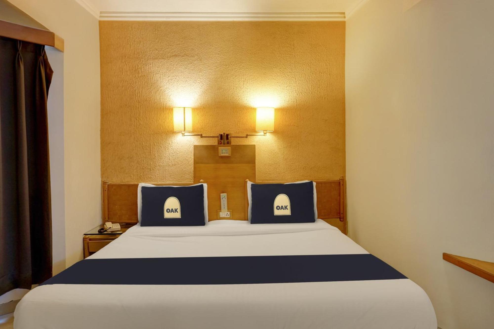 Townhouse Oak Orchard Hotel Pune Exterior photo