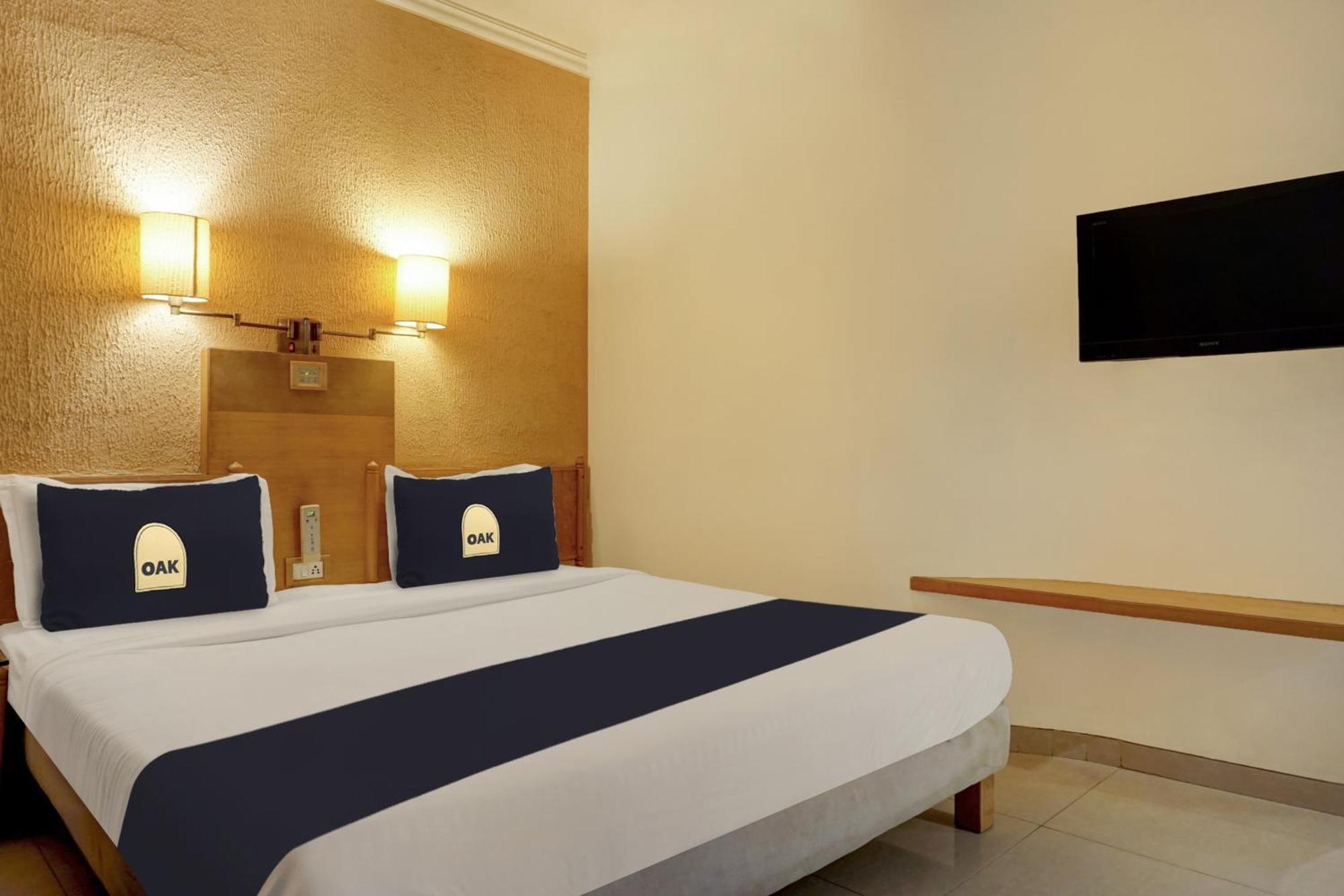 Townhouse Oak Orchard Hotel Pune Exterior photo
