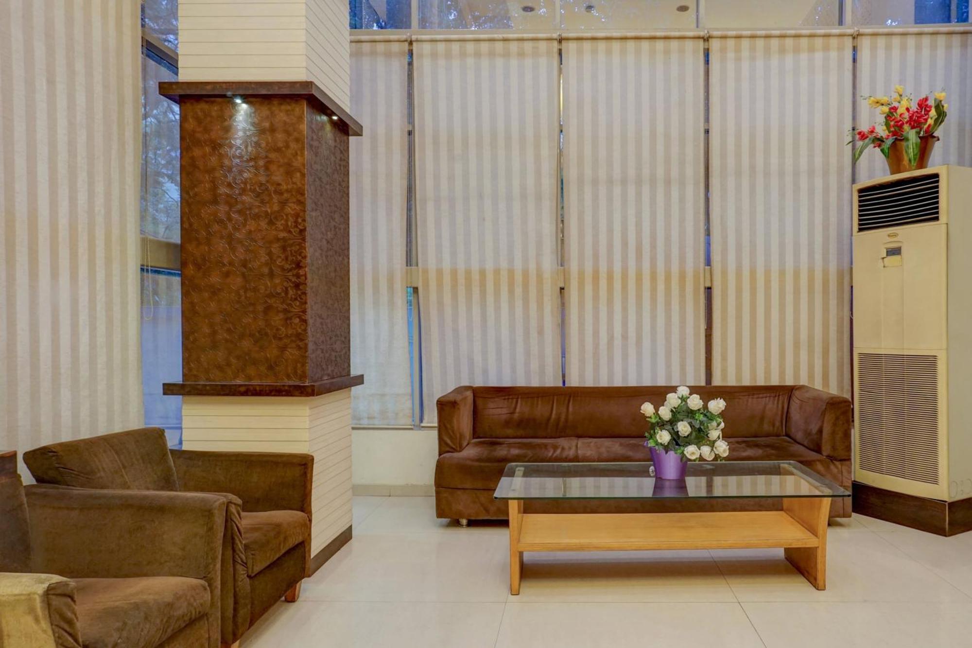 Townhouse Oak Orchard Hotel Pune Exterior photo